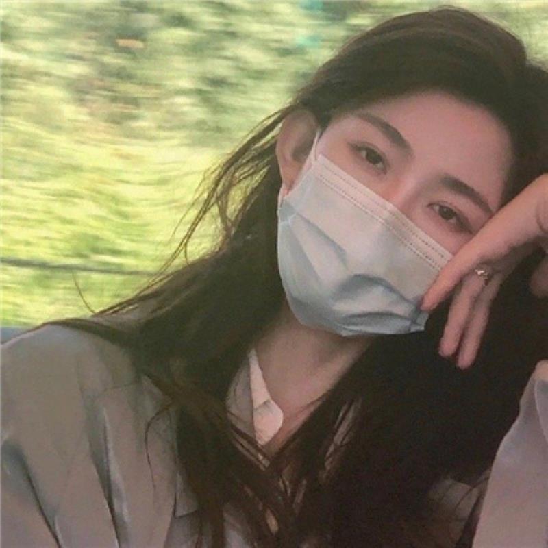 自貢女伴游靚麗車模堵聰汶