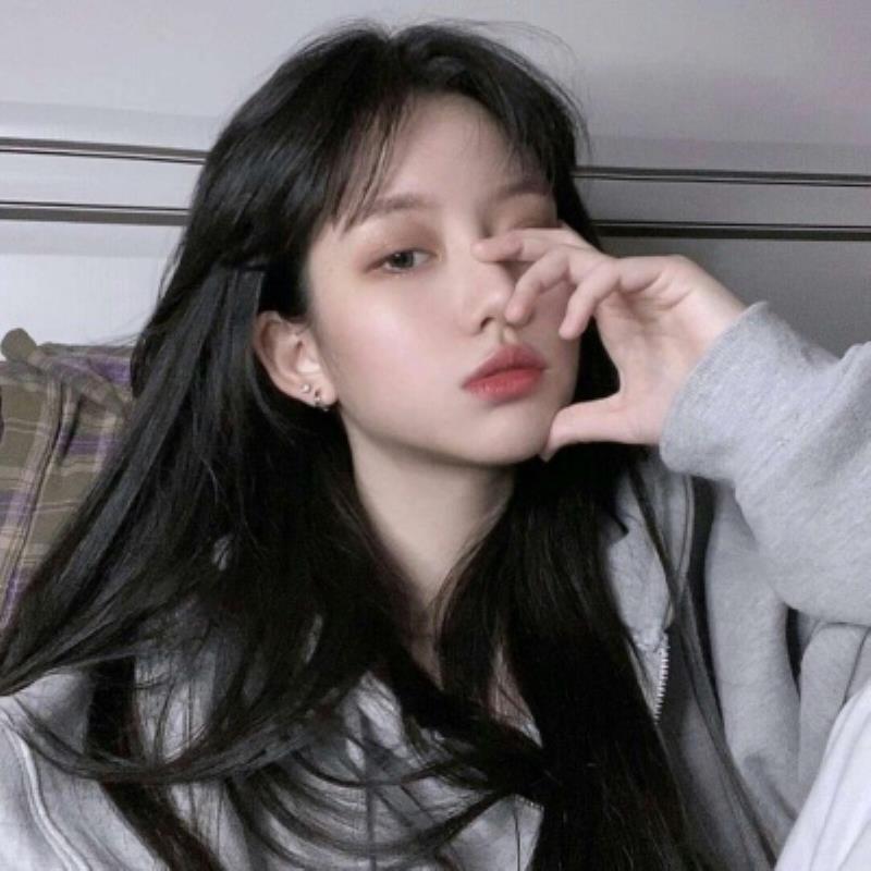 晉州結伴游漂亮車模利迪瑩