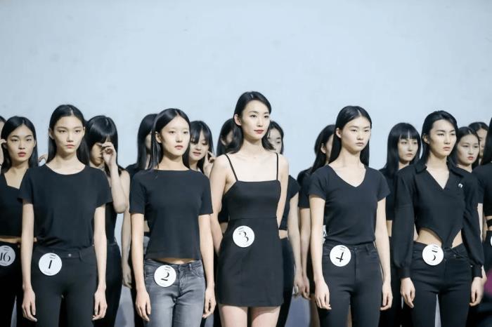 青島高端商務(wù)伴游哪家好,預(yù)約青島私人伴游，,不錯(cuò)