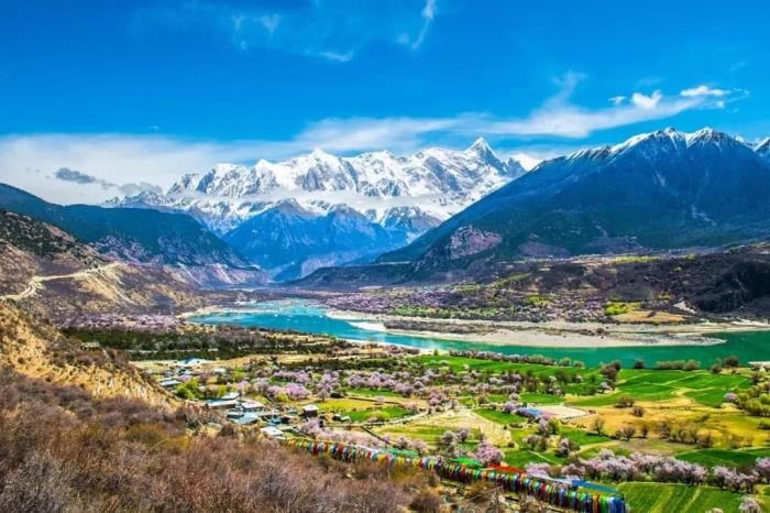 位列世界峽谷之首 春日乘熱氣球賞西藏雪山桃林! 位列世界峽谷之首 春日乘熱氣球賞西藏雪山桃林!