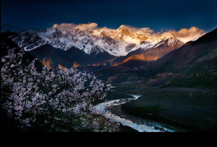 位列世界峽谷之首 春日乘熱氣球賞西藏雪山桃林! 位列世界峽谷之首 春日乘熱氣球賞西藏雪山桃林!