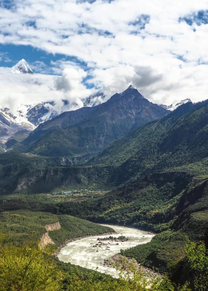 位列世界峽谷之首 春日乘熱氣球賞西藏雪山桃林! 位列世界峽谷之首 春日乘熱氣球賞西藏雪山桃林!