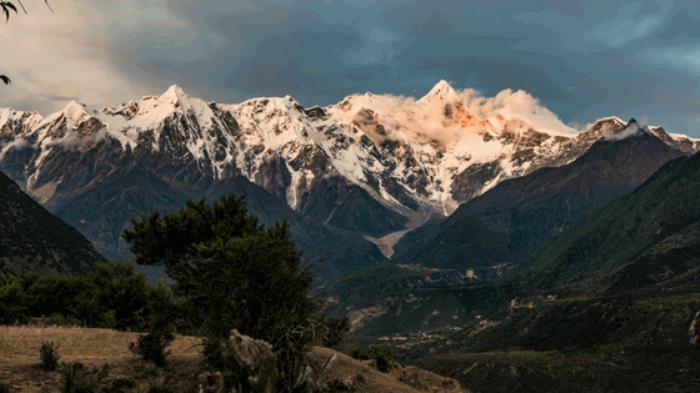 位列世界峽谷之首 春日乘熱氣球賞西藏雪山桃林! 位列世界峽谷之首 春日乘熱氣球賞西藏雪山桃林!