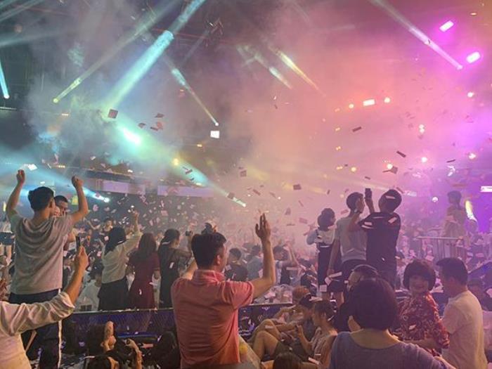 夜場招聘男模第一次見吳謝宇時經理帶隊經理會睜一只眼閉一只眼(組圖) 夜場招聘男模第一次見吳謝宇時經理帶隊經理會睜一只眼閉一只眼(組圖)