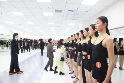 上海學生伴游兼職，給您一個一勞永逸的選擇，屌