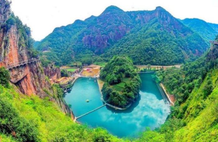 金雞巖景區(qū) 金雞巖景區(qū)